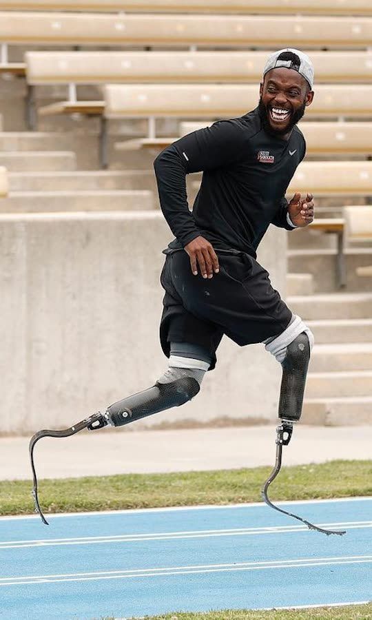 Le recordman de sprint né sans jambes