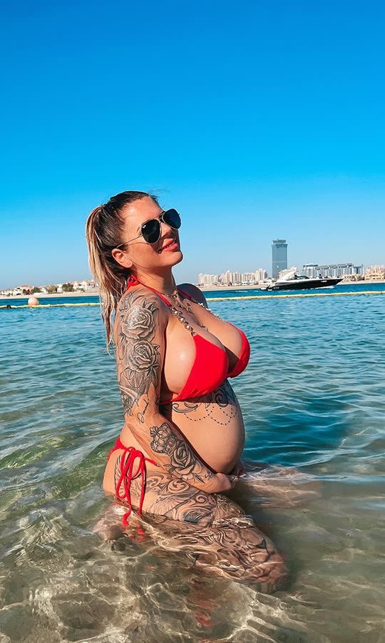 Jenny Frankhauser in Dubai: Ganz schön schwanger!