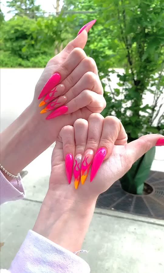 Get ready for Spring hot nails 🍃💅