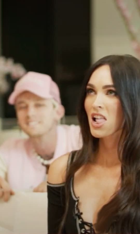 MGK messes with Megan Fox during her stream 😈