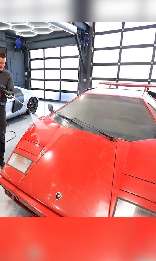 Abandoned Lambo Gets Its First Wash In 20 Years! 😲