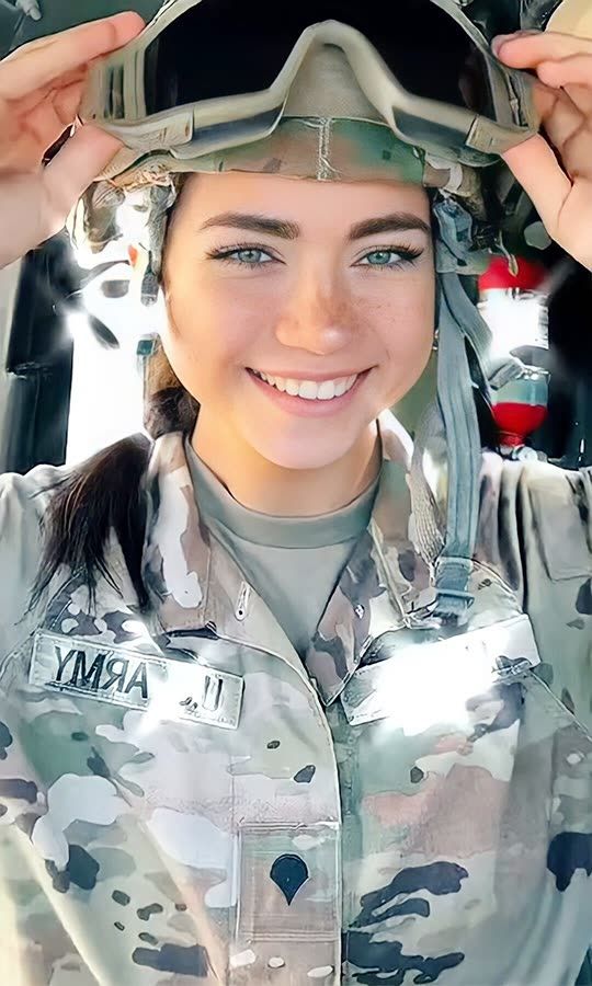 Army Girl Goes Viral From Simps