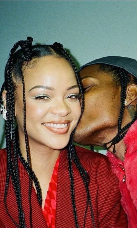 Rihanna Is Officially Pregnant! 😍🎉