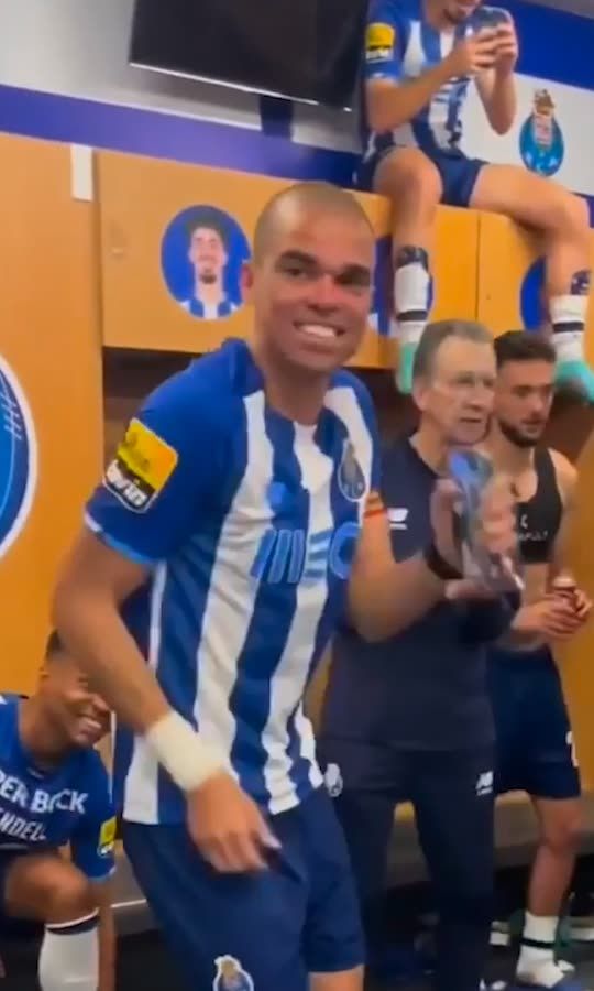 Pepe celebrates his title with Porto