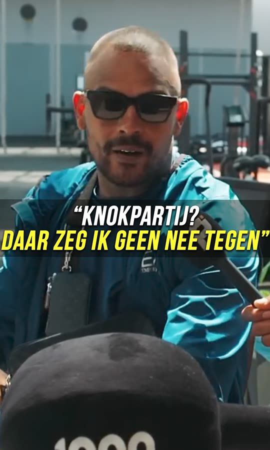 Sepa laat vechtskills zien aan Kallie in de kooi