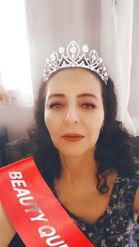 Preview for a Spotlight video that uses the Beauty Queen Lens
