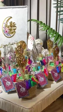 This video showcases a stunning collection of Eid gift baskets curated by Joy Narcissus. Each basket features intricately designed golden combs, ornate mirrors, colorful tassels, and decorative cards with Arabic calligraphy. The elegant presentation, set against a backdrop with a crescent moon and 'Eid Mubarak' greeting, highlights thoughtful and luxurious gift ideas perfect for celebrating Ramadan and Eid. by @joy.narcissus with Original Sound by joy.narcissus