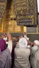 This video captures a powerful and emotional moment of Muslim pilgrims gathered around the golden doors of the Holy Kaaba in Mecca, Saudi Arabia. As they raise their hands in prayer, a solemn recitation of the Quran can be heard, creating an atmosphere of deep reverence and devotion. by @alafasy81 with Original Sound by alafasy81