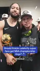 After the New York Knicks' NBA Finals victory, a hot topic is whether super fans like Ben Stiller, Mariska Hargitay, and Spike Lee deserve championship rings. This video explores the tradition, the costs, and the owner's final say. Watch to see the fan celebration and learn who typically gets these coveted pieces of jewelry. by @yahoosports with Original Sound by yahoosports
