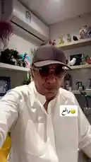 في هذا الفيديو، يروي عبدالرحمن المنيفي قصة حقيقية عن رجل أراد الزواج من فتاة، حيث تحدث والدته معه وطلبت منه الذهاب لمقابلتها. بعد اللقاء، أعجب بهما بعضهما البعض، وقررا مواصلة العلاقة. يوضح عبدالرحمن المنيفي أن هذا النوع من العلاقات العائلية هو ما يسمى بـ 'خطبة أهل'، ويتحدث عن أهمية التواصل بين العائلتين خلال هذه المرحلة. يظهر في الفيديو عبدالرحمن وهو يرتدي قبعة ونظارات شمسية وقميصًا أبيض، ويجلس في غرفة بها رفوف تحتوي على تماثيل وأشياء زخرفية. by @mr.mneifi with Original Sound by mr.mneifi