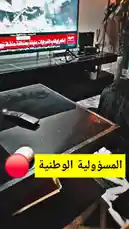 يعرض هذا المقطع لحظات من مشاهدة الأخبار على شاشة تلفزيونية كبيرة في بيئة منزلية، مع عرض لافتة 'المسؤولية الوطنية' ومشاهد من أخبار فلسطين. يركز المحتوى على جوهر المشاهدة، مما قد يثير اهتمام الأشخاص المهتمين بتصميم المنازل، التكنولوجيا المنزلية، أو المحتوى الإعلامي. by @ghazi_855 with ghazi_855 by Original Sound