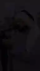 مشاهد من خطبة دينية ألقاها الشيخ فيصل السهلي أمام جمع كبير. يظهر في الصورة وهو يرتدي ثوبًا رماديًا وغطاء رأس أبيض، ويصلي بصوت عالٍ في الميكروفون. يُظهر المشهد جوًا من الاحترام والانتماء، حيث يقف خلفه أفراد من الجماعة في صفين متوازيين، يتابعون الخطيب باهتمام. تُظهر الحركة البسيطة ليداه أثناء الصلاة تعبيرًا عن التأمل والخشوع. يعكس هذا المشهد حيوية المناسبات الدينية التقليدية في المجتمعات الإسلامية. by @snap_alshle with Original Sound by snap_alshle