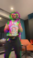 Preview for a Spotlight video that uses the trippy colourdelay Lens