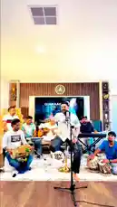 Experience the magic of 90s Bollywood music with Gunkaar and special guest Karan Aujla in this electrifying live performance. Watch as they recreate the golden era of Hindi film songs together. by @real_gunkaar with real_gunkaar by Original Sound