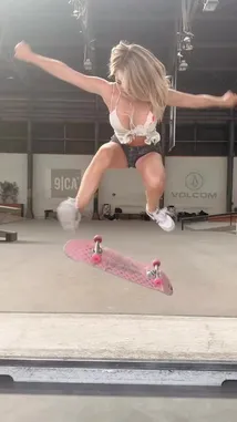 Sterre Meijer 🤍 (@surfsterre) Snapchat Stories, Spotlight & Lenses