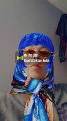 Preview for a Spotlight video that uses the Blue Hair and Glasses  Lens