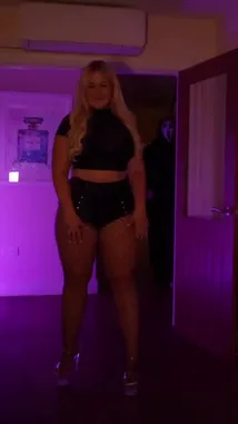 Sammy Thighs (@sammythighsxx) Snapchat Stories, Spotlight & Lenses