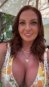 Victoria Peach (@sticky_vicky89) Snapchat Stories, Spotlight & Lenses