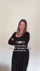 Ein Einblick in die chaotische Realität der Sommerferien mit Teenagern. Die Mutter von sechs Kindern, bekannt als 'mimisfamilienleben', dokumentiert ihre Erfahrungen mit den Herausforderungen dieser Zeit. Sie zeigt, wie ihre Teenager nachmittags im Bett liegen und das Zimmer verwüsten, während sie selbst versucht, Ordnung zu schaffen. Der Kontrast zwischen der ruhigen Mutter und dem chaotischen Teenager-Alltag ist humorvoll und zugleich sehr realistisch. by @mimi6kids with Original Sound by mimi6kids