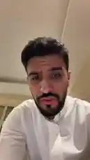 شاهد يُوسف عبدالرحمن وهو يشرب من كوب وردي فريد في هذه اللحظات الممتعة. يبدأ بتجربة المشروب، ثم يتفاعل مع الكاميرا بابتسامة وحركة يده. ما هو هذا المشروب؟ وماذا يعني هذا التفاعل؟ اكتشف السر في هذه المقطع القصير. by @alysf90 with Original Sound by alysf90
