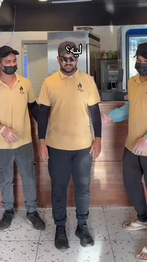 شاهد فريق عمل مطعم الرمــــــــال-restaurant يُقدم أداءً راقصًا مثيرًا للإعجاب داخل مطبخه! من خلال حركات راقصة متناغمة وملابس العمل المميزة، يُظهر الفريق روح الفريق والروح المرحة. هذا الفيديو هو تجربة تفاعلية مثيرة للاهتمام من مطعم الرمــــــــال-restaurant. by @sandshawarma with Original Sound by sandshawarma