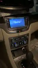 This close-up walkthrough shows the installation process of a new car stereo head unit. A hand points to various controls and buttons, highlighting features like 'SEEK', 'BACK', and 'TUNE MENU'. The surrounding dashboard area is covered in protective bubble wrap, suggesting a recent upgrade. An older radio unit below displays the date 'Tuesday, 30/04/2013' and time '04:13 AM'. A male voice speaks in Arabic, commenting on the new car model. by @khllo17 with Original Sound by khllo17