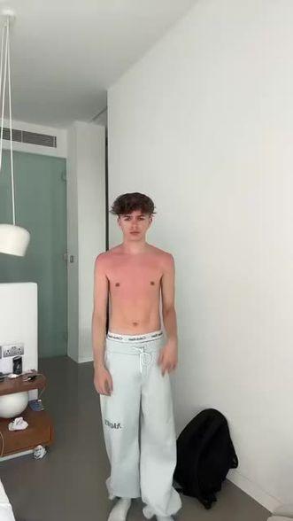 Liam Leigh (@liamleigh) Snapchat Stories, Spotlight & Lenses