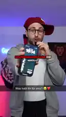 In diesem Video zeigt LeyiiiN die drei Hintergrundbilder, die er für die schlechteste Aura hält. Er beginnt mit dem Standardbild und kritisiert dann Bilder von Fußballspielern wie Cristiano Ronaldo und Lionel Messi sowie Hintergrundbilder mit Rappern wie Drake. Sein Fazit ist, dass man sein eigenes Leben leben und nicht versuchen sollte, durch Hintergrundbilder besser auszusehen. by @leonr47 with Original Sound by leonr47