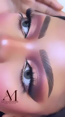 Watch آزهار المنوآشي💄 demonstrate her signature makeup technique in this close-up, step-by-step transformation. See the dramatic effect of false eyelashes, winged liner, and flawless brows. This is a perfect tutorial for anyone looking to master glamorous eye looks. by @azhron1234 with original sound