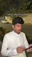 في هذا الفيديو، يتحدث فيصل الحربي مباشرة إلى كاميرا الهاتف، مرتديًا قميصًا أبيض، ويشرح سبب جعل حسابه خاصًا. يرد على أسئلة حول عدد متابعيه ونشاطه على منصات التواصل الاجتماعي، مستخدمًا لغة عربية فصحى واضحة. يظهر في الخلفية شارع ليلاً مع سيارة بيضاء وجدار حجري، مما يوحي بأن التسجيل تم في بيئة خارجية هادئة. يركز المحتوى على تفاعل الجمهور وتحفيزهم على متابعة المحتوى. by @ictil1 with Original Sound by ictil1