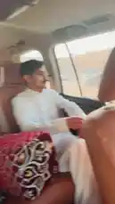 في هذا المشهد، يظهر مناحي الرجباني وهو يستمتع برحلة داخل سيارة فاخرة ذات مقاعد جلدية بنيّة. يرتدي ملابس بيضاء تقليدية ويجلس على وسادة حمراء زاهية ذات نقوش عربية، مما يضفي لمسة من الأناقة والترف على الأجواء. تتحرك السيارة عبر طريق مزدحم، وتشير الحركة المحيطة إلى أنهم قد يكونون في منطقة حضرية. يتبادل مناحي الرجباني الحديث مع ركاب آخرين، ويبدو أنه يشارك في لحظات مرحة، حيث يبتسم ويتواصل بشكل ودود. يعكس هذا المشهد جوانب من الحياة اليومية للشخصية المعروفة، مع التركيز على الجوانب الاجتماعية والترفيهية، ويقدم لمتابعيه لمحة عن طبيعة رحلاته وتجاربه الشخصية. by @manahi.20 with manahi.20 by Original Sound