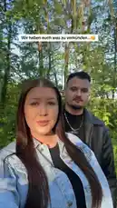 In a sun-drenched forest, couple Lisa & Niko announce a major life update to their audience. With text overlays stating 'Wir haben euch was zu verkünden...' ('We have something to announce...') and 'Für uns beginnt ein neues Kapitel...' ('For us, a new chapter begins...'), they share exciting news. They then invite viewers to join them live on Instagram at 6 PM on Sunday, tagging @lisa.niko❤️. This short-form announcement is designed to build anticipation and drive engagement. by @liisa.niiko with Original Sound by Contains: White Keys - Dominic Fike