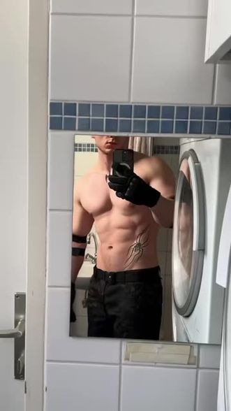 adrianswoll (@adrianswoll) | Snapchat Stories, Spotlight & Lenses