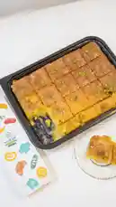 Watch as لذة عنب / فرع تربة demonstrates their golden-brown, pistachio-topped knafeh being served fresh from a black tray. This simple yet elegant presentation highlights the flaky texture and rich flavor of traditional Middle Eastern dessert, perfect for home bakers and food lovers. by @la_ea10 with original sound