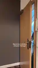 In diesem humorvollen Clip aus dem Alltag der Familie 'mimisfamilienleben' versucht eine Mutter mit sechs Kindern, ihren Teenager Franz zur Ordnung zu rufen. Trotz wiederholter Aufforderungen, seine Schuhe ins Regal zu stellen, ignoriert er sie zunächst. Die Szene zeigt typische Konflikte zwischen Eltern und Teenagern und endet mit einer leichten Eskalation, als die Mutter ihre Geduld verliert. Der Clip ist ein perfektes Beispiel für den authentischen, aber leicht übertriebenen Familienhumor, der auf Plattformen wie TikTok beliebt ist. by @mimi6kids with Original Sound by mimi6kids