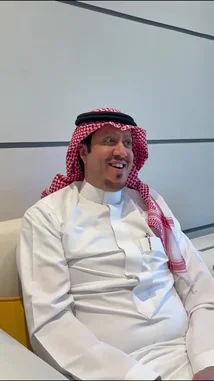 In this short-form educational clip from UFM RADIO🎙, a panel of Saudi men and a woman are presented with a quiz to identify their national bird. An image of a large eagle in flight is displayed on screen, accompanied by multiple-choice options in Arabic. The participants react with laughter and lively discussion, offering guesses like 'Golden Eagle' and 'American Eagle' before arriving at the correct answer. The video captures a moment of lighthearted national pride and cultural engagement. by @ufmradio with Original Sound by ufmradio