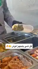 A chef from Proteinz demonstrates how to assemble a balanced meal using fresh ingredients from a self-service buffet. Watch as they carefully select various healthy components, including proteins and sides, to create a nutritious plate. This quick guide shows you how to make your own healthy meal prep. by @proteinz_sa with original sound