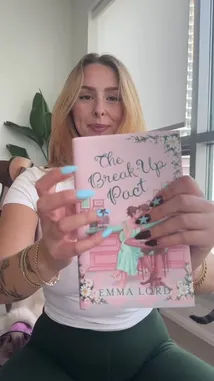 Hailey Wingit (@just-wingit) Snapchat Stories, Spotlight & Lenses