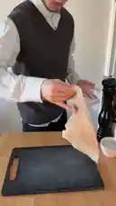 In this step-by-step cooking tutorial, Somarkatten demonstrates how to prepare a delicious sautéed flatfish dish. The video covers everything from filleting the fish and preparing the ingredients like mushrooms and parsley to the final plating with a squeeze of lemon and a dollop of sour cream. It's a perfect guide for anyone looking to learn how to cook flatfish. av @sommarkattens med Original Sound av sommarkattens