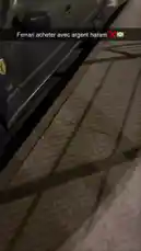Dans cette vidéo, un utilisateur révèle une surprise : une voiture portant le célèbre logo Ferrari n'est en réalité qu'une imitiation. Le créateur, IZER, pointe du doigt l'usage d'un logo de marque de luxe sans autorisation, soulignant que même le logo a été copié. Cette scène de nuit met en lumière les dangers des contrefaçons automobiles et la vigilance nécessaire lors de l'achat d'un véhicule de prestige. by @izerflyy with Original Sound by izerflyy