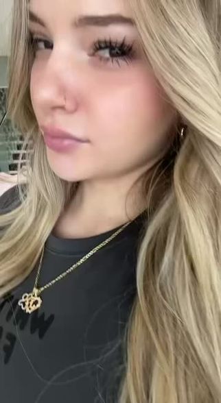 Ava Reyes (@avaxxreyes) Snapchat Stories, Spotlight & Lenses