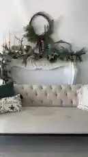 In this festive holiday home tour, KaseMe showcases her beautifully decorated living room, complete with a Christmas garland and wreath. She then turns to reveal a charming floral-patterned phone case she is holding, sharing a personal moment with her audience. von @kasemedesign mit kasemedesign von Contains: All I Want For Christmas Is You (SuperFestive!) - Justin Bieber, Mariah Carey