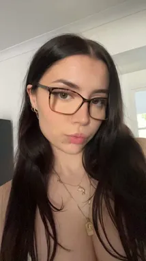 Lilith Cavaliere (@lilith_cavalier) Snapchat Stories, Spotlight & Lenses