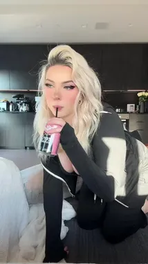 Eevie Aspen (@eevieaspennn) Snapchat Stories, Spotlight & Lenses