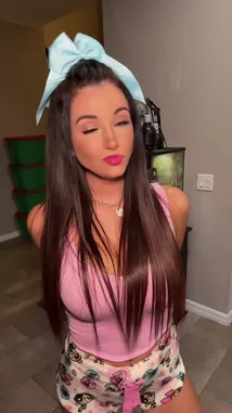 Lucklessholly (@lucklessholly) | Snapchat Stories, Spotlight & Lenses