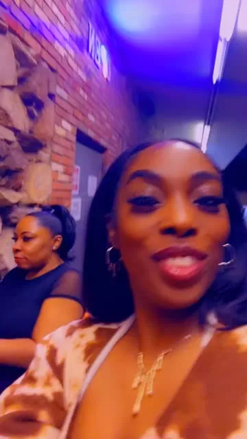 Spotlight at Willie's Lounge by @mocchasweetz