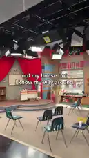 This video offers a behind-the-scenes tour of the set from the popular show 'Victorious,' showcasing its iconic locations like the main staircase, the Black Box Theater, and the classroom. It provides a glimpse into the elaborate production design and props used to create the fictional world of Hollywood Arts High School. by @netflix with Original Sound by netflix