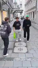 Three young men participate in a street challenge where they try to call their parents for money. One gets 1500€, another gets nothing, and the final person wins 100€ after a surprising twist involving a donation. by @finnel with Original Sound by finnel