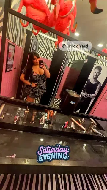 Spotlight at Truck Yard by @susienuno