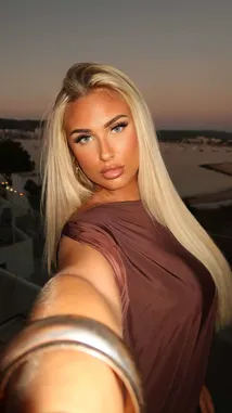 Helena Priebe (@helenapriebee) | Snapchat Stories, Spotlight & Lenses